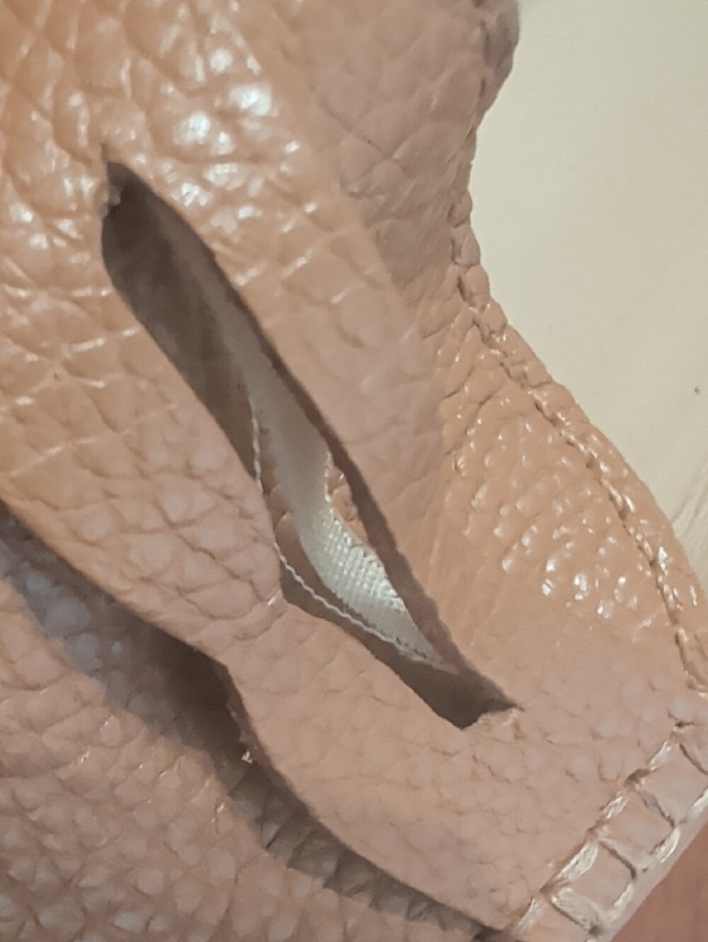 Driver Club USA Women's Tan Leather Penny Loafers - Picture 5 of 9